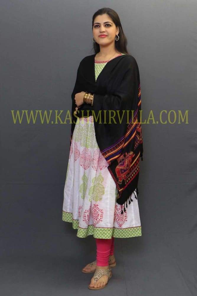 Black color wrap enriched with digital printing on border designed