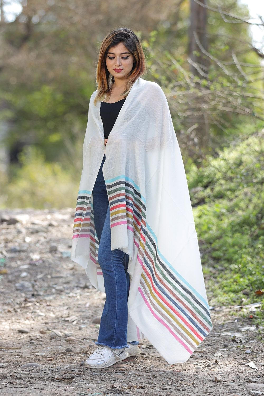 http://www.kashmirvilla.com/cdn/shop/products/elegant-white-colour-basohli-pashmina-shawl-shawls-706.jpg?v=1647349873&width=2048