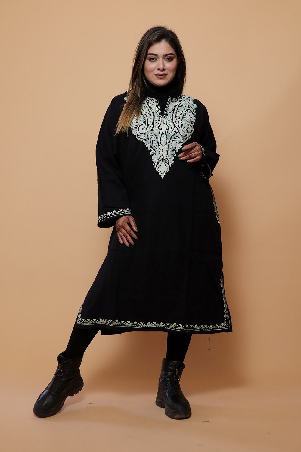 Kashmiri phiran/ pheran | Kashmiri phiran. Ditch the puffy jackets. Get  into these super warm, cosy, comfy and light Kashmiri pherans that are hand  embroidered. You can wear them... | By Sohum SutrasFacebook