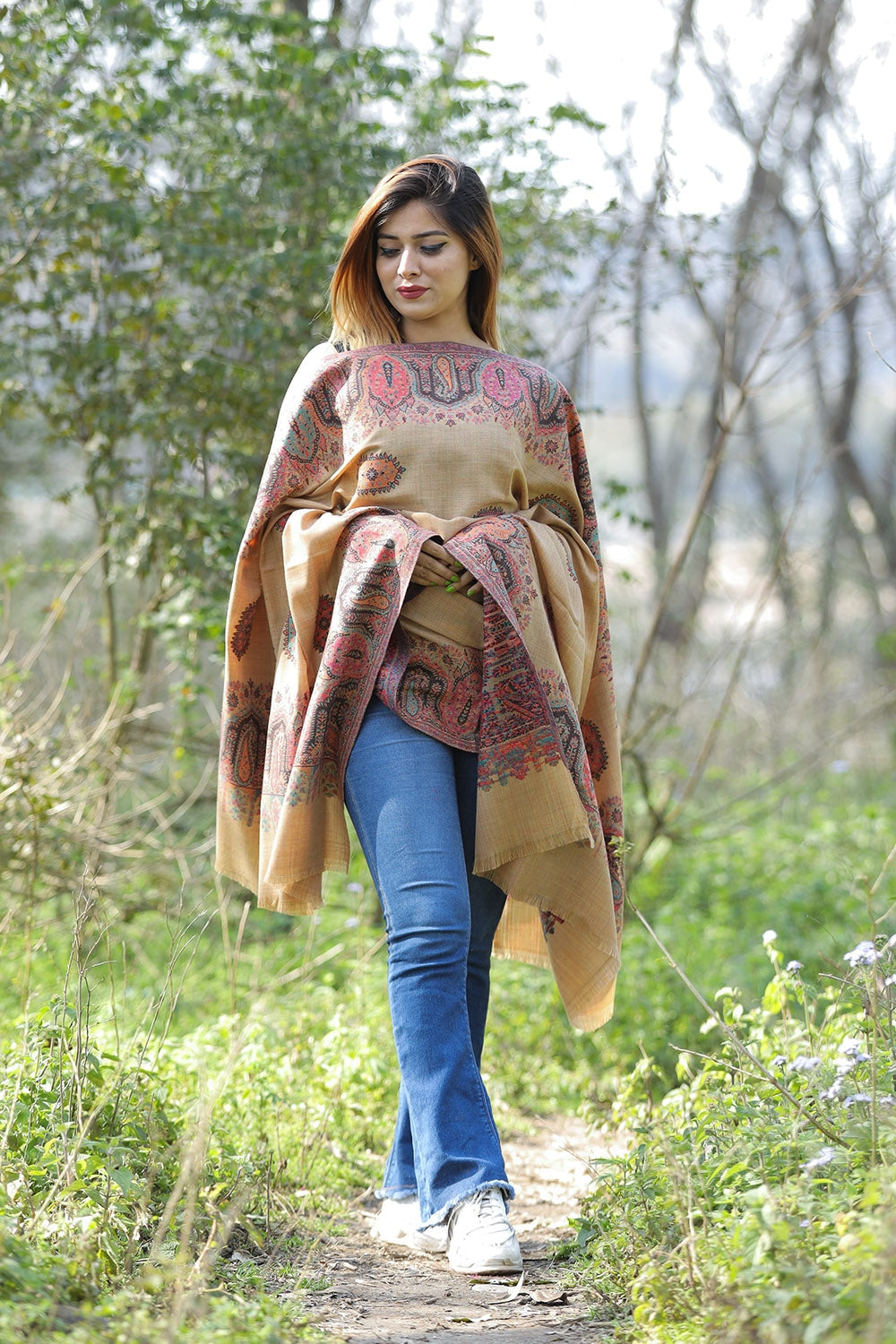 beautiful pale beige colour shawl flower pattern style bold dense border gives rich look 853