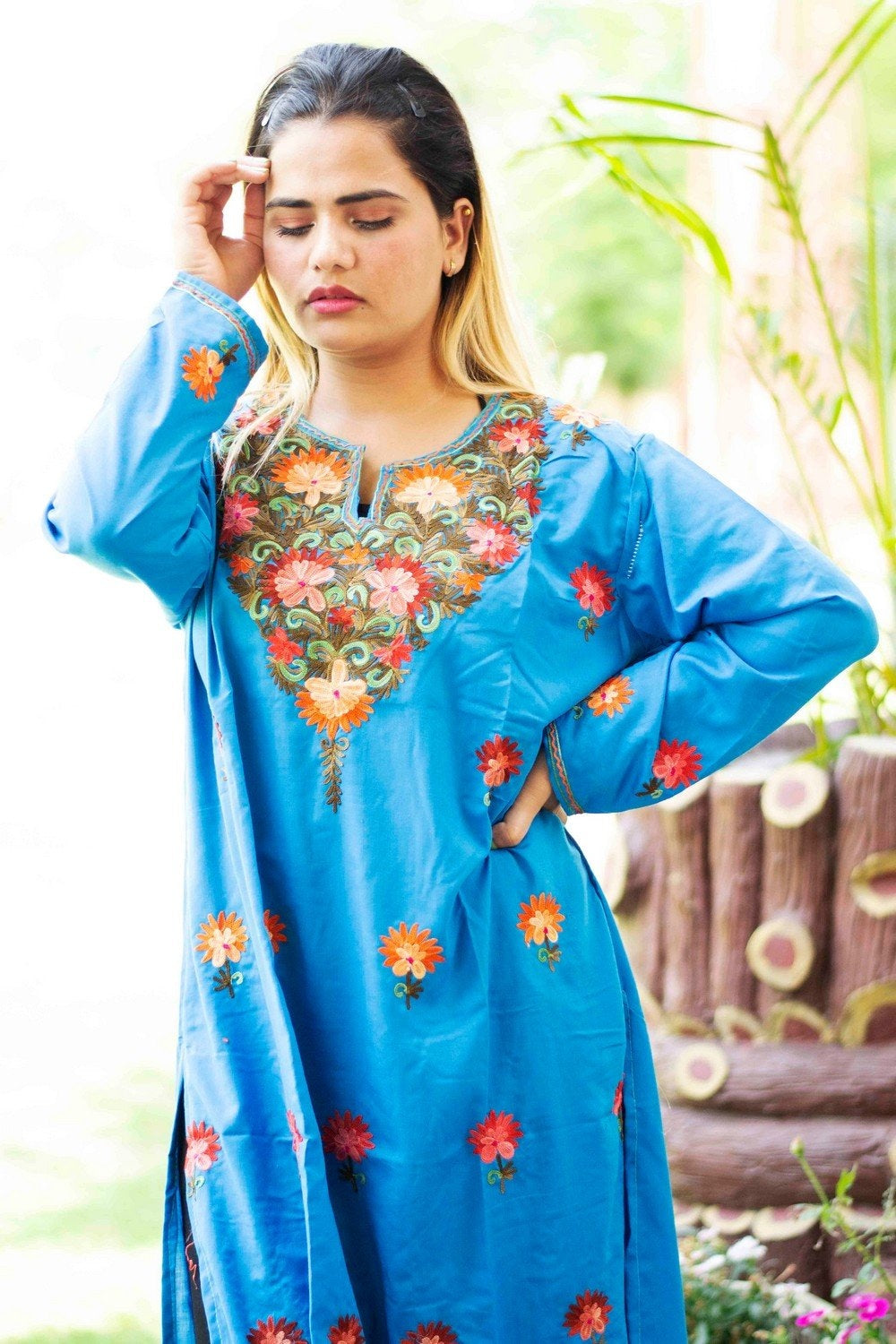 Kashmiri Traditional Dress: Over 40 Royalty-Free Licensable Stock Vectors &  Vector Art | Shutterstock